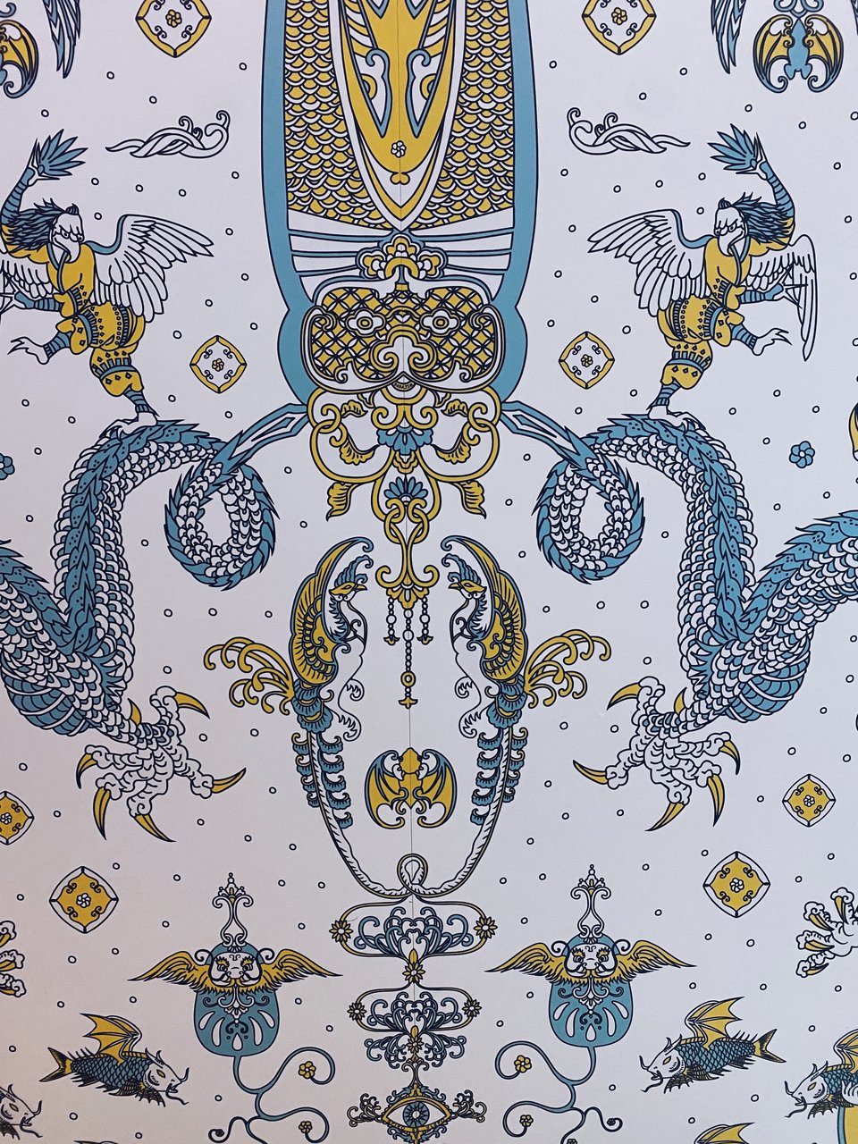 Την ταπετσαρία του Kitschen έχει σχεδιάσει η industrial designer Φωτεινή Τρουμπαδάκη. 