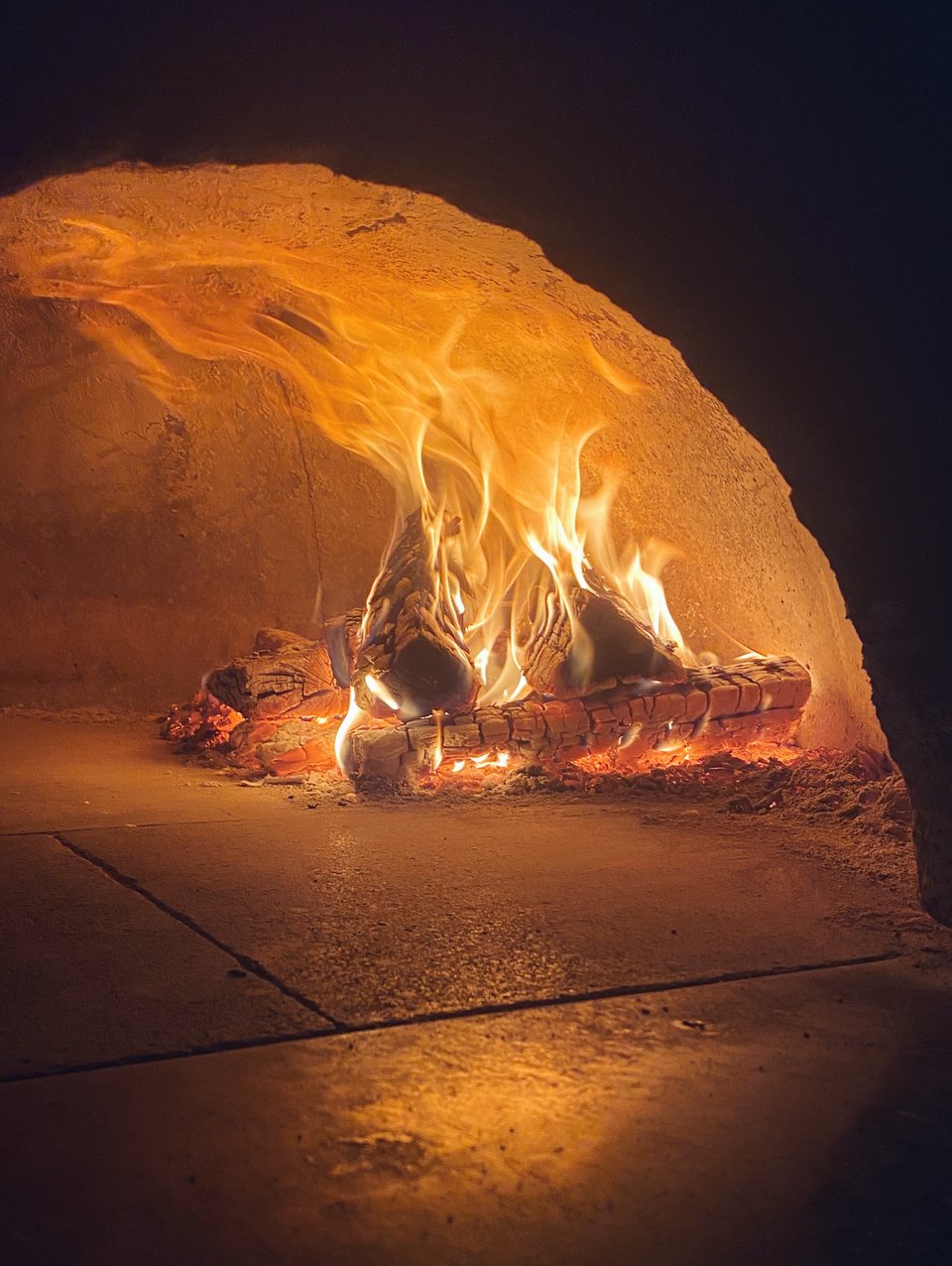 Η πίτσα ψήνεται σε πολύ λίγα λεπτά. 