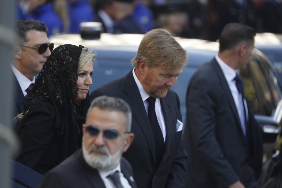 κηδεία τέως βασιλιάς κωνσταντίνος φωτογραφίες από την μητρόπολη και το τατόι