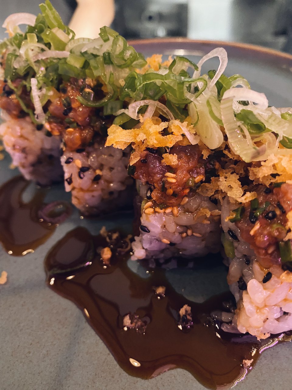 Νόστιμα sushi με τόνο. 