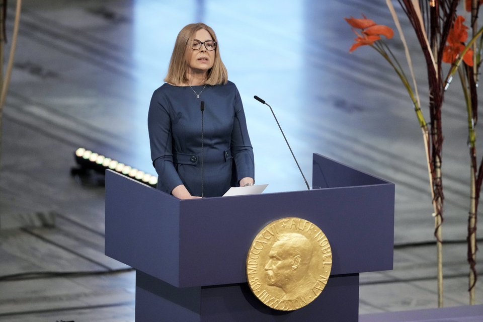 Η σύζυγος του Μπιαλιάτσκι παρέλαβε το νόμπελ Ειρήνηςεκ μέρους του στις 10 Δεκεμβρίου του 2021/ Φωτογραφία ΑΡ