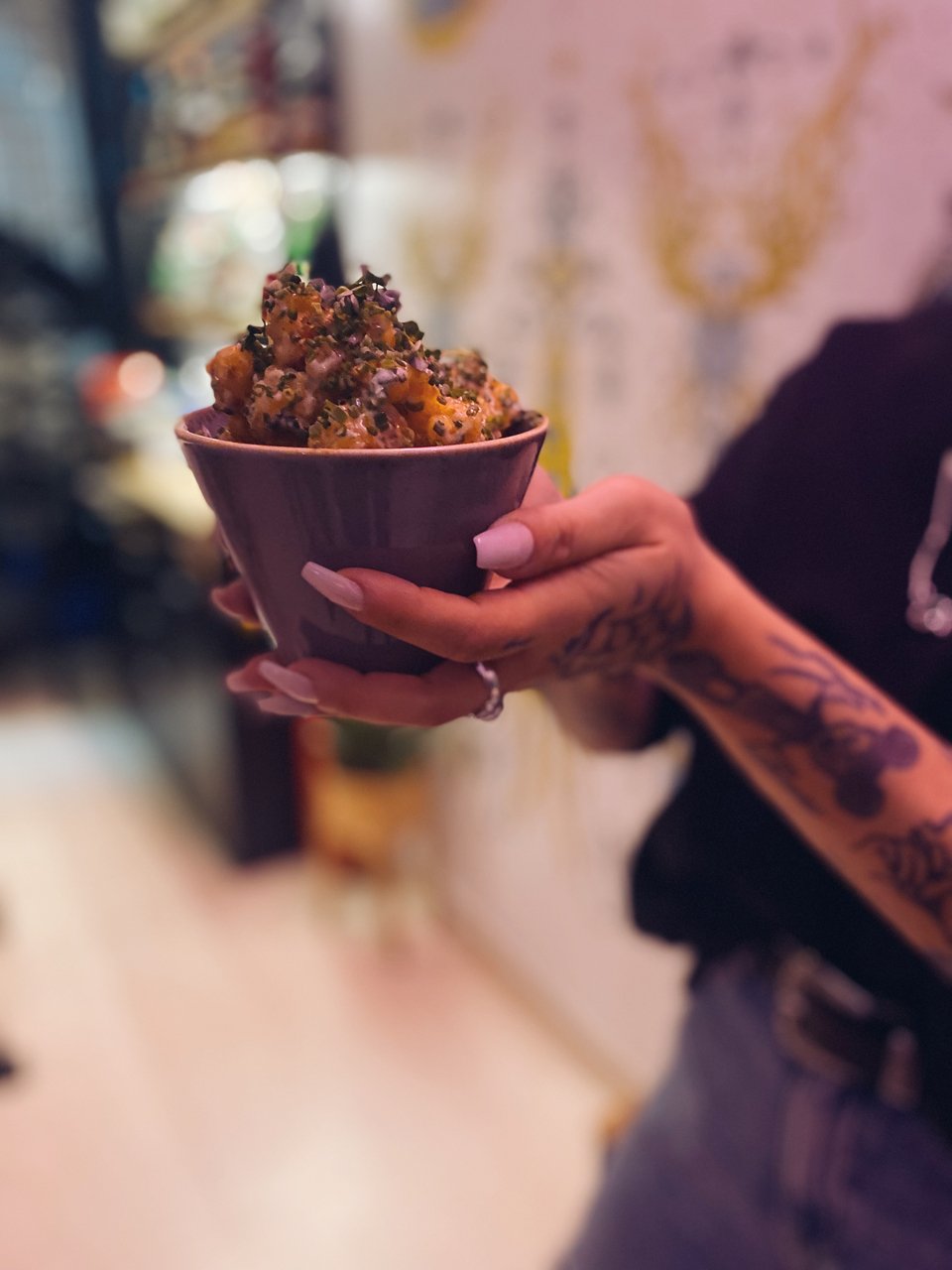 Κουνουπίδι tempura, μια πολύ ωραία νοστιμιά που συνοδεύει τα κοκτέιλ και σου ανοίγει την όρεξη. 