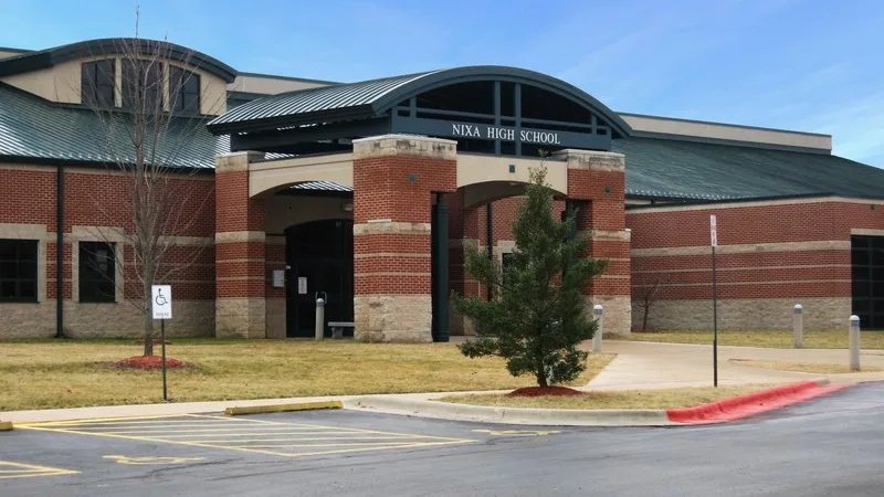 Το λύκειο Nixa στο Μισούρι, όπου εργαζόταν η καθηγήτρια