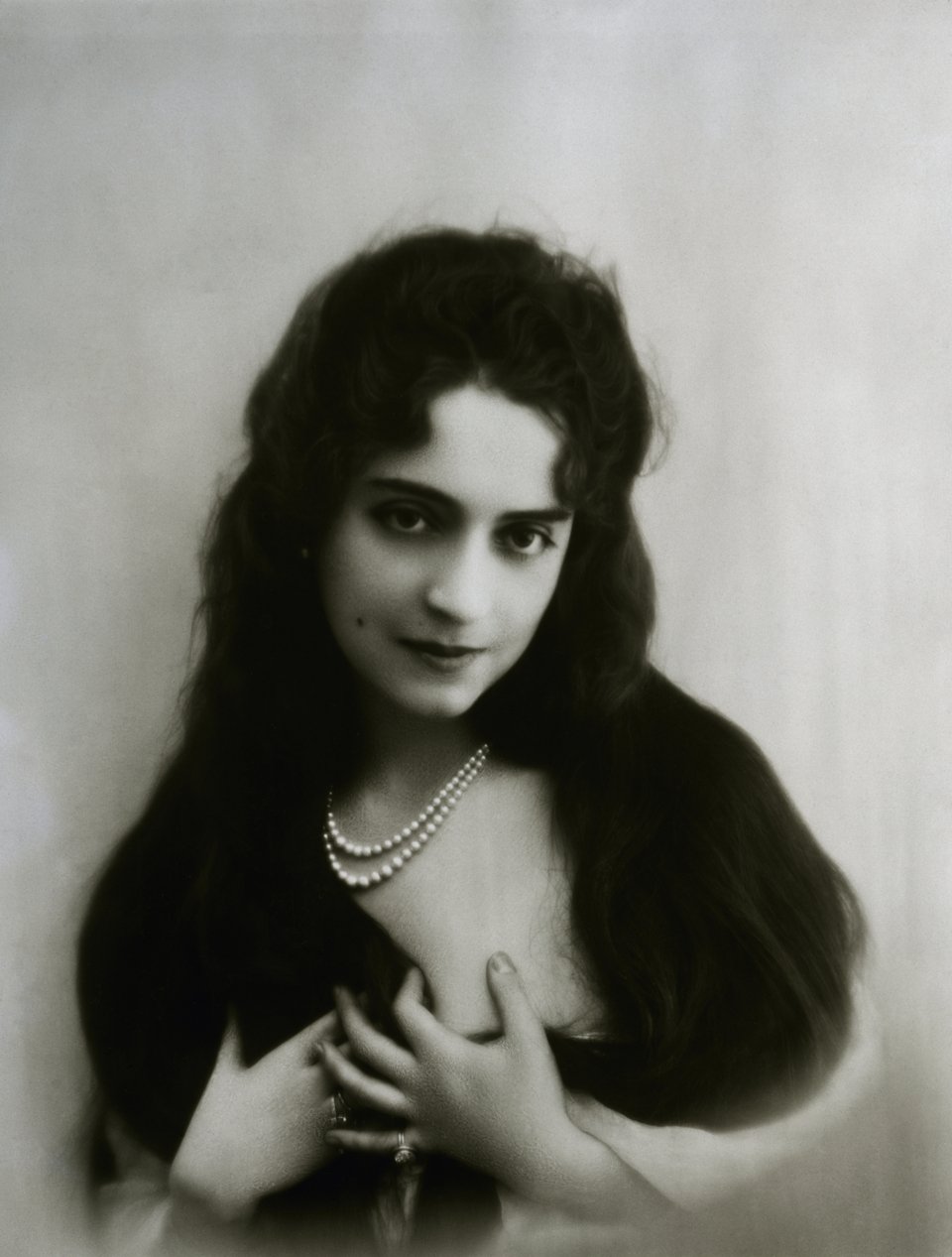 Η πριγκίπισσα Marie Marguerite Fahmy, Γαλλίδα σύζυγος του πρίγκιπα Ali Kamel Fahmy Bey της Αιγύπτου, η οποία κατηγορήθηκε για τη δολοφονία του