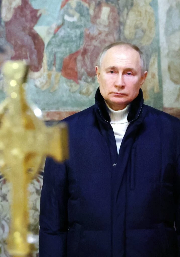 Ο πρόεδρος της Ρωσίας Βλαντίμιρ Πούτιν επέλεξε να παρακολουθήσει μόνος τη χριστουγεννιάτικη λειτουργία