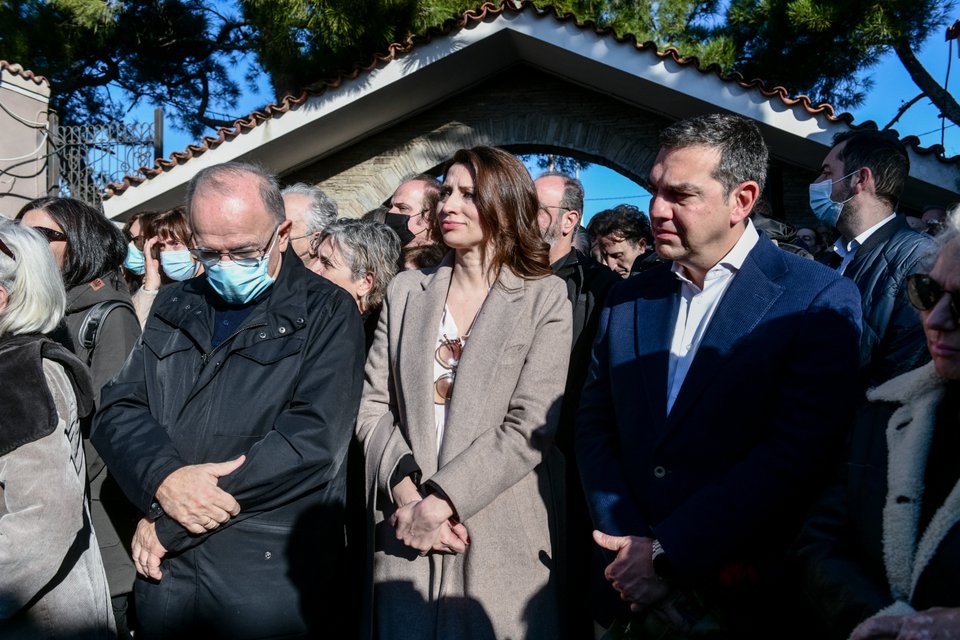 Ο Αλέξης Τσίπρας στην κηδεία του Νότη Μαυρουδή