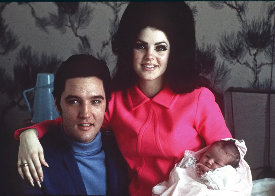 Ο Έλβις Πρίσλεϊ με την σύζυγό του Πρισίλα και την κόρη τους Λίζα Μαρί 