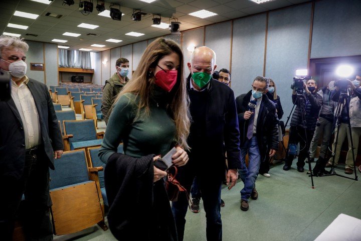Η Μαργαρίτα Παπανδρέου ψηφίζει μαζί με τον πατέρα της στις εσωκομματικές εκλογές του ΠΑΣΟΚ / Φωτογραφία: ΓΙΩΡΓΟΣ ΚΟΝΤΑΡΙΝΗΣ / EUROKINISSI