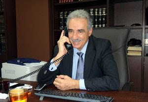 Ο δικηγόρος Δημήτρης Καρβέλης