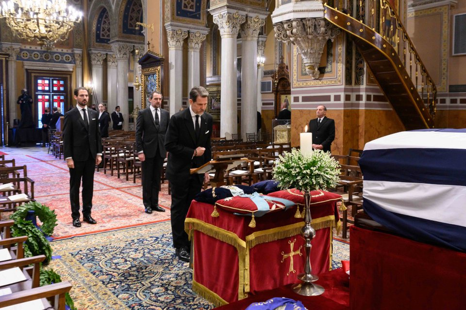 κηδεία τέως βασιλιάς κωνσταντίνος φωτογραφίες από την μητρόπολη και το τατόι