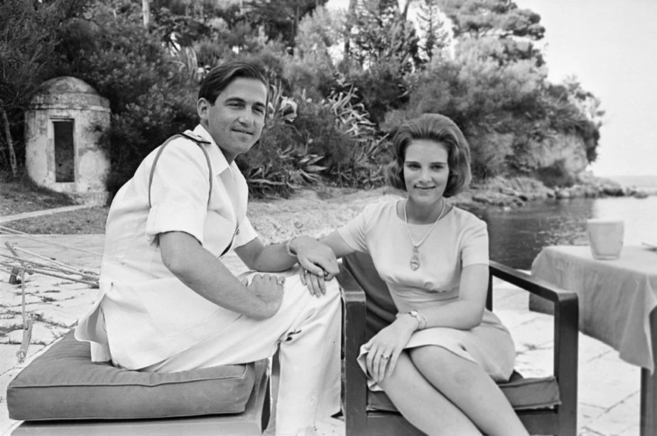 Ο Κωνσταντίνος με την Άννα-Μαρία στην Κέρκυρα, το 1964
