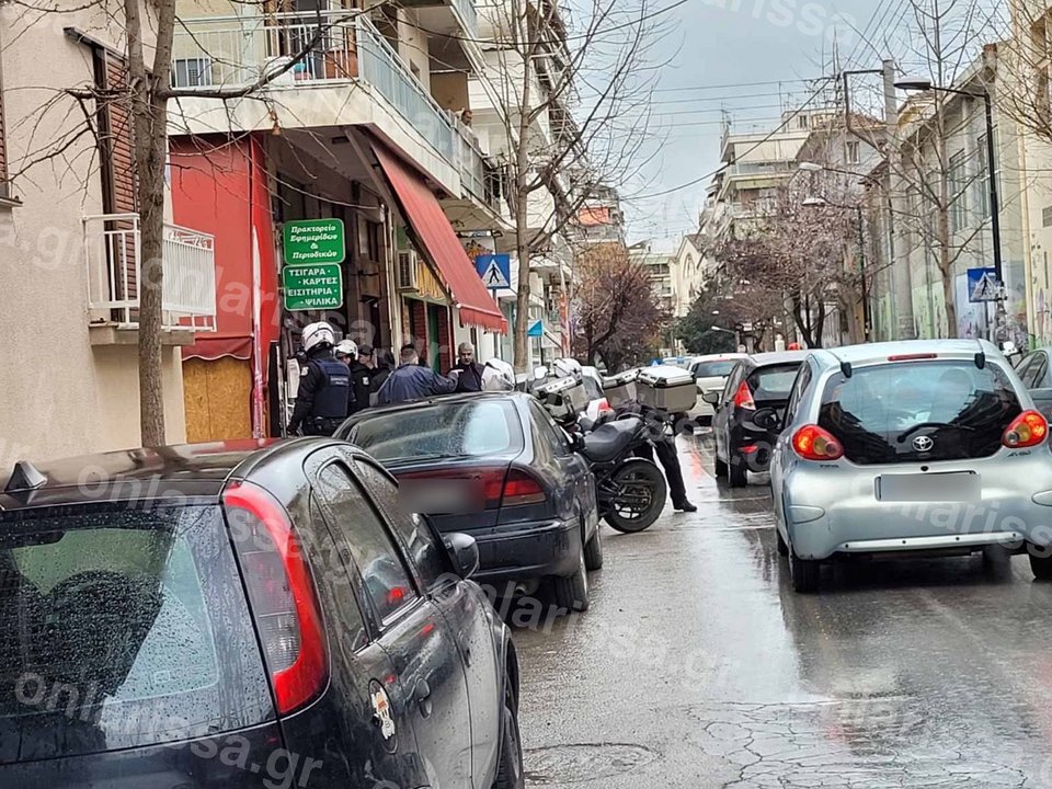 Λάρισα: Άγριο ξύλο μεταξύ δεκάδων ανηλίκων έξω από Δημοτικό Σχολείο