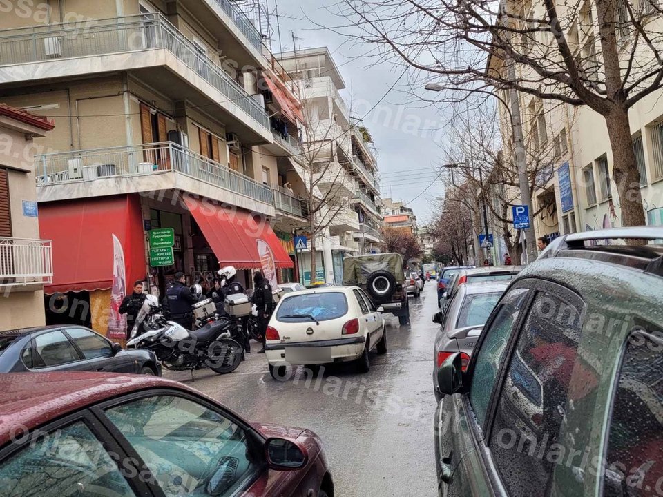 Λάρισα: Άγριο ξύλο μεταξύ δεκάδων ανήλικων έξω από Δημοτικό Σχολείο