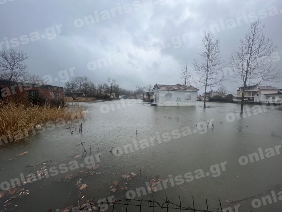 Πλημμύρισαν σπίτια στη Λάρισα / onlarissa.gr