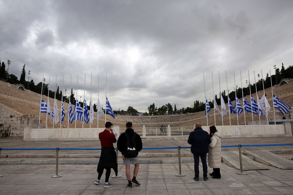 Τέως βασιλιάς Κωνσταντίνος: Μεσίστιες οι σημαίες στο Καλλιμάρμαρο / ΑΠΕ-ΜΠΕ