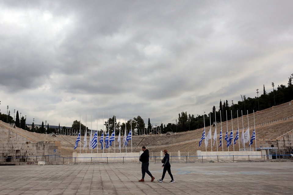 Τέως βασιλιάς Κωνσταντίνος: Μεσίστιες οι σημαίες στο Καλλιμάρμαρο / ΑΠΕ-ΜΠΕ