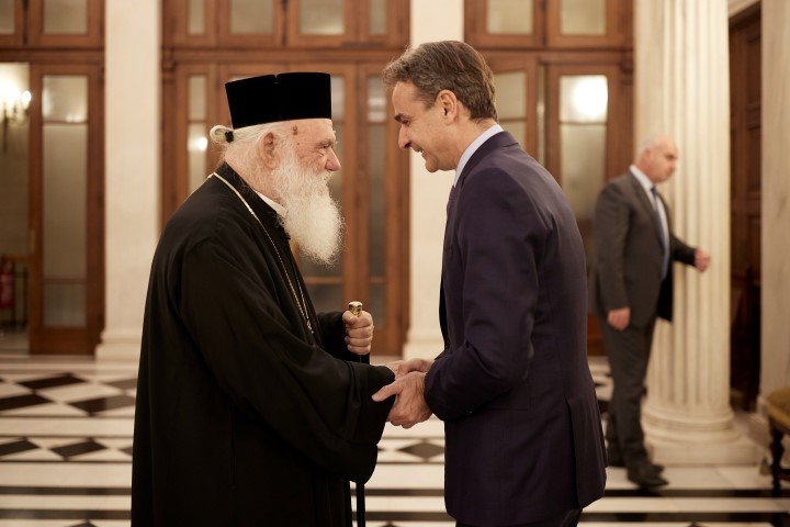 Ο Κυριάκος Μητσοτάκης με τον Αρχιεπίσκοπο Αθηνών και πάσης Ελλάδος Ιερώνυμο / Φωτογραφία: Γραφείο Τύπου Πρωθυπουργού/Δημήτρης Παπαμήτσος