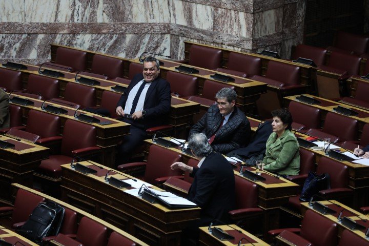 Χαμόγελα και στα έδρανα του ΣΥΡΙΖΑ