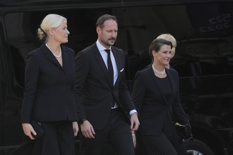 Ο πρίγκιπας Χάακον της Νορβηγίας με την σύζυγό του Μέτε Μαρίν και την αδερφή του, Μάρθα Λουίζ 