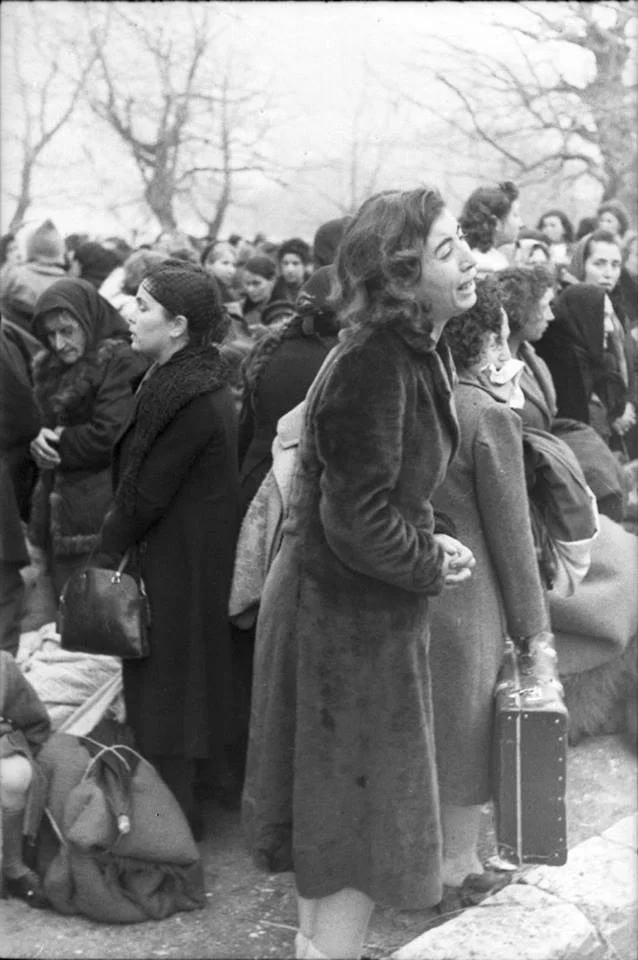Η κοπέλα που κλαίει και σπαράζει στη μέση του δρόμου στον Μώλο των Ιωαννίνων ήταν η Fani Haim (Svolis), γεννημένη το 1925, δηλαδή 19 ετών στη φωτογραφία