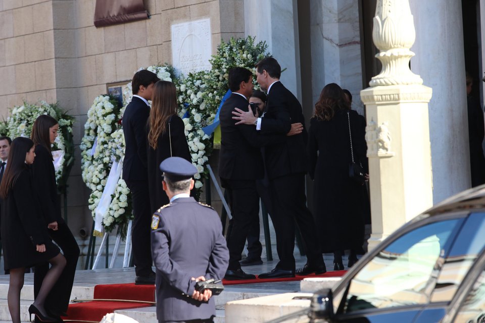 Ο Παύλος υποδέχεται τα ανίψια του