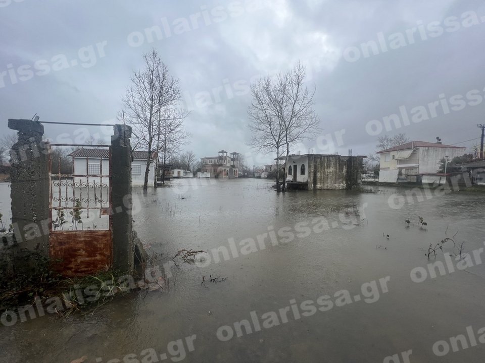 Πλημμύρισαν σπίτια στη Λάρισα / onlarissa.gr