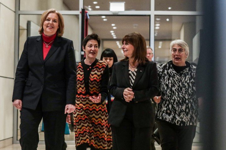 Η ΠτΔ Κ. Σακελλαροπούλου ξεναγήθηκε στο Εβραϊκό Μουσείο του Βερολίνου - Φωτογραφία: ΓΤ ΠτΔ ΜΑΝΩΛΟΠΟΥΛΟΣ ΘΟΔΩΡΗΣ