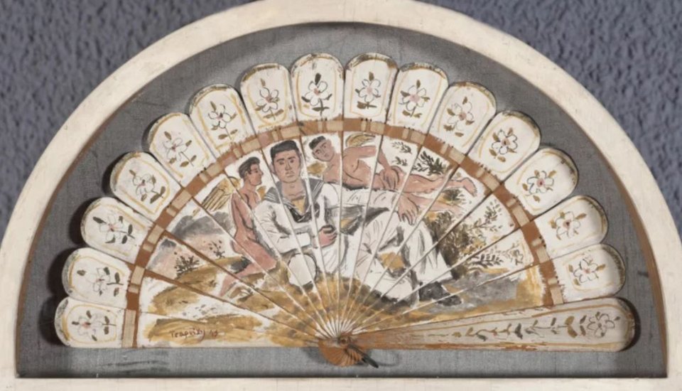 Το έργο του Γιάννη Τσαρούχη με απόλυτη σημασία στη λεπτομέρεια και τη λειτουργικότητα -παρατηρήστε ακόμα και τον μπρούτζινο κρίκο στην άκρη της βεντάλιας / Εθνική Πινακοθήκη