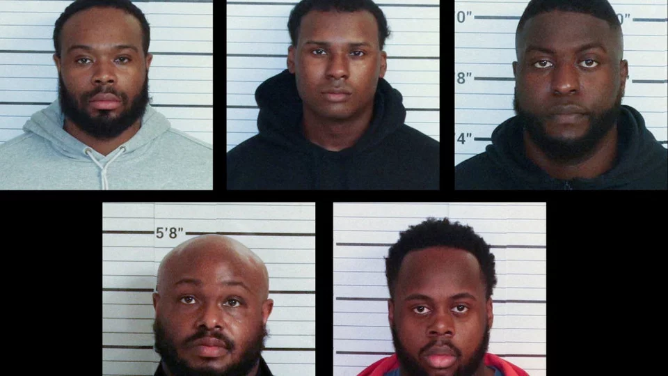 Οι πέντε αστυνομικοί που απολύθηκαν κατηγορούμενοι για το φόνο του αφροαμερικανού Τάιρ Νίκολς: Ντιμίτριους Χέιλι, Τζάστιν Σμιθ, Έμιτ Μάρτιν Γ΄, Ταντέριους Μπιν και Ντέσμον Μιλς / Φωτογραφία:  Shelby County Sheriff's Office