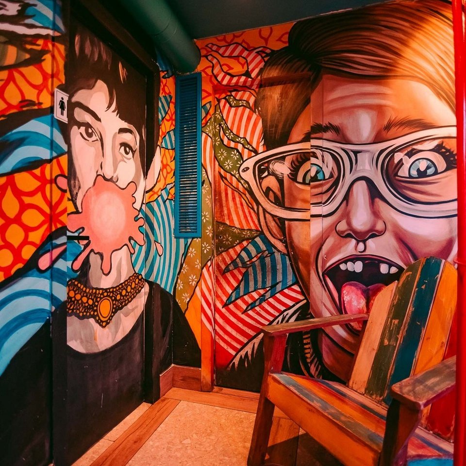 Πολύχρωμα γκράφιτι και street art κοσμούν τους τοίχους του Wynwood