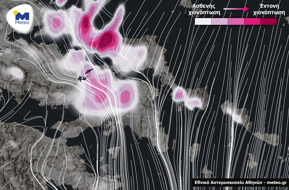Ομάδα Χαρτών. Η εκτιμώμενη ένταση των χιονοπτώσεων (μωβ αποχρώσεις) και το αντίστοιχο πεδίο ροής ανέμων (λευκές γραμμές) στην Ανατολική Στερεά, στην Εύβοια και στη Βορειοανατολική Πελοπόννησο για τις πρώτες βραδινές ώρες της Δευτέρας 06/02 (πάνω) και τις μεταμεσονύκτιες ώρες της Τρίτης 07/02, όπως υπολογίζεται από το αριθμητικό μοντέλο υψηλής ανάλυσης πρόγνωσης καιρού του Εθνικού Αστεροσκοπείου Αθηνών / Meteo.gr. 