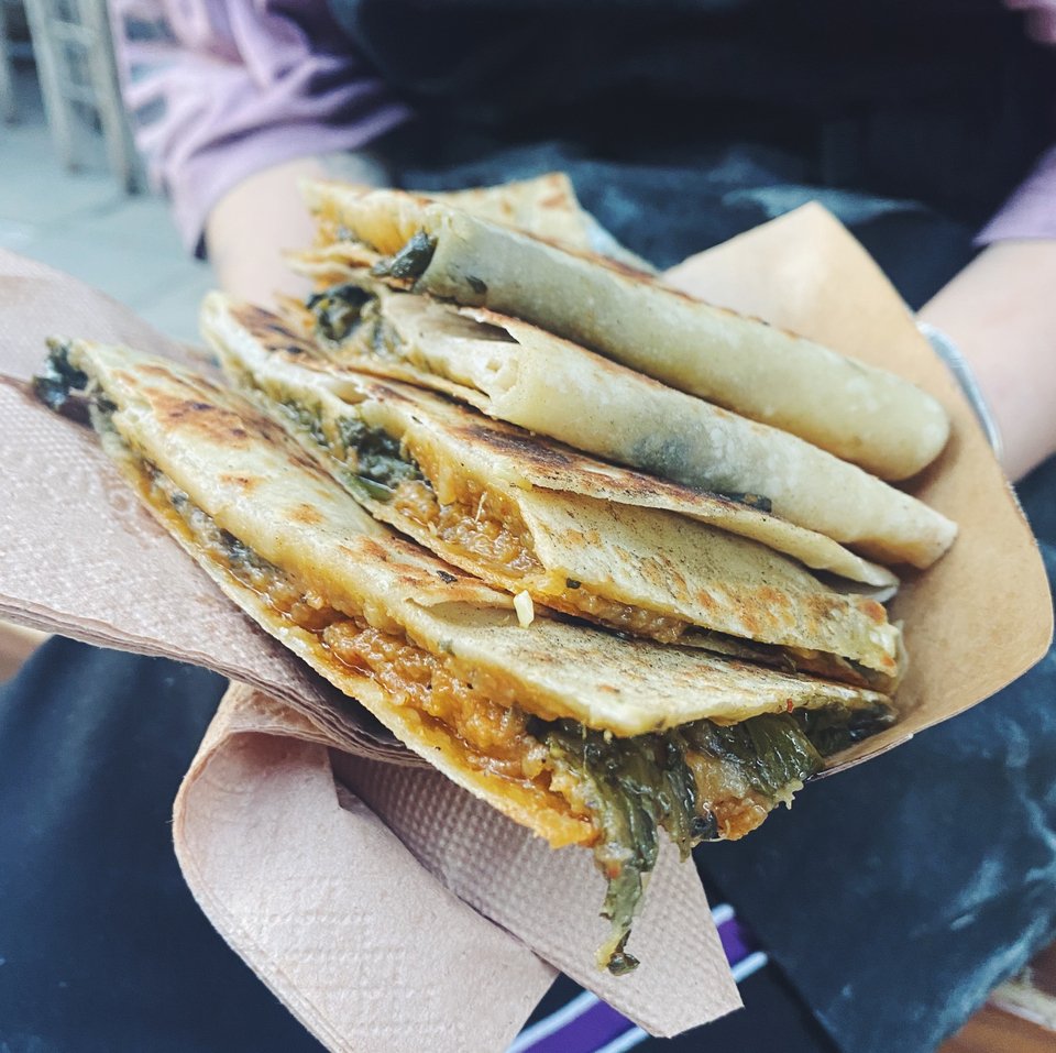 Γκιοζλεμές με 7 διαφορετικά χόρτα και πουρέ πατάτας / Φωτογραφία: Μάνος Λειβαδάρος/iefimerida