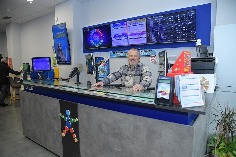 Απόστολος Φερεντίνος, ιδιοκτήτης καταστήματος ΟΠΑΠ στην Αθήνα 