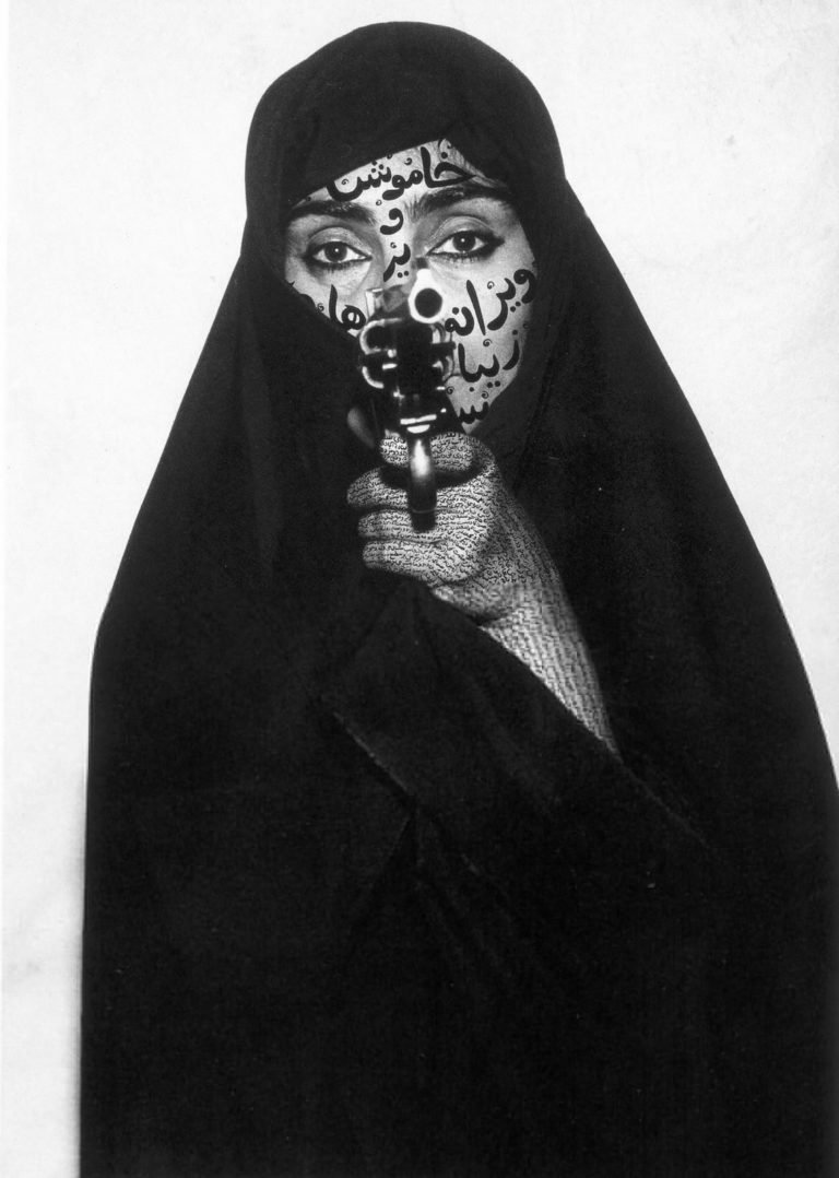 Η Σιρίν Νεσάτ στο έργο της Women of Allah, 1993-7