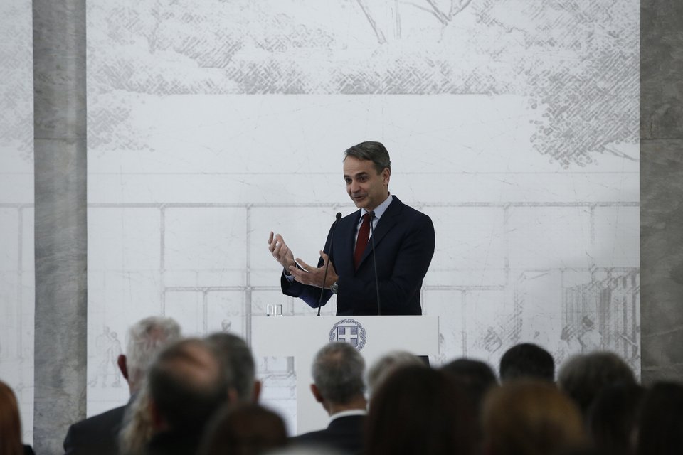 Ο Κυριάκος Μητσοτάκης μιλάει στην εκδήλωση παρουσίασης του αρχιτεκτονικού προσχεδίου για την επέκταση και αναβάθμιση του Εθνικού Αρχαιολογικού Μουσείου-Φωτογραφία: ΑΠΕ-ΜΠΕ/ΓΙΑΝΝΗΣ ΚΟΛΕΣΙΔΗΣ