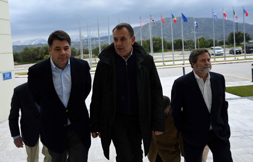Ο ΥΕΘΑ Νίκος Παναγιωτόπουλος και αριστερά ο πρέσβης των ΗΠΑ στην Ελλάδα Τζορτζ Τσούνης / Φωτογραφία: Intime
