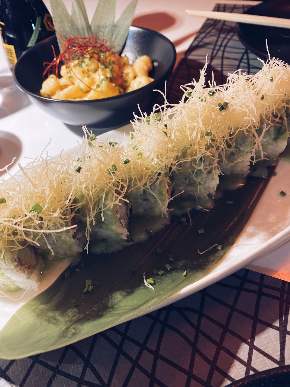 To wasabi rolls με γαρίδα tempura, κρέμα τυριού, μάνγκο, αβοκάντο, μαγιονέζα wasabi και κανταΐφι / Φωτογραφία: Μάνος Λειβαδάρος / iefimerida