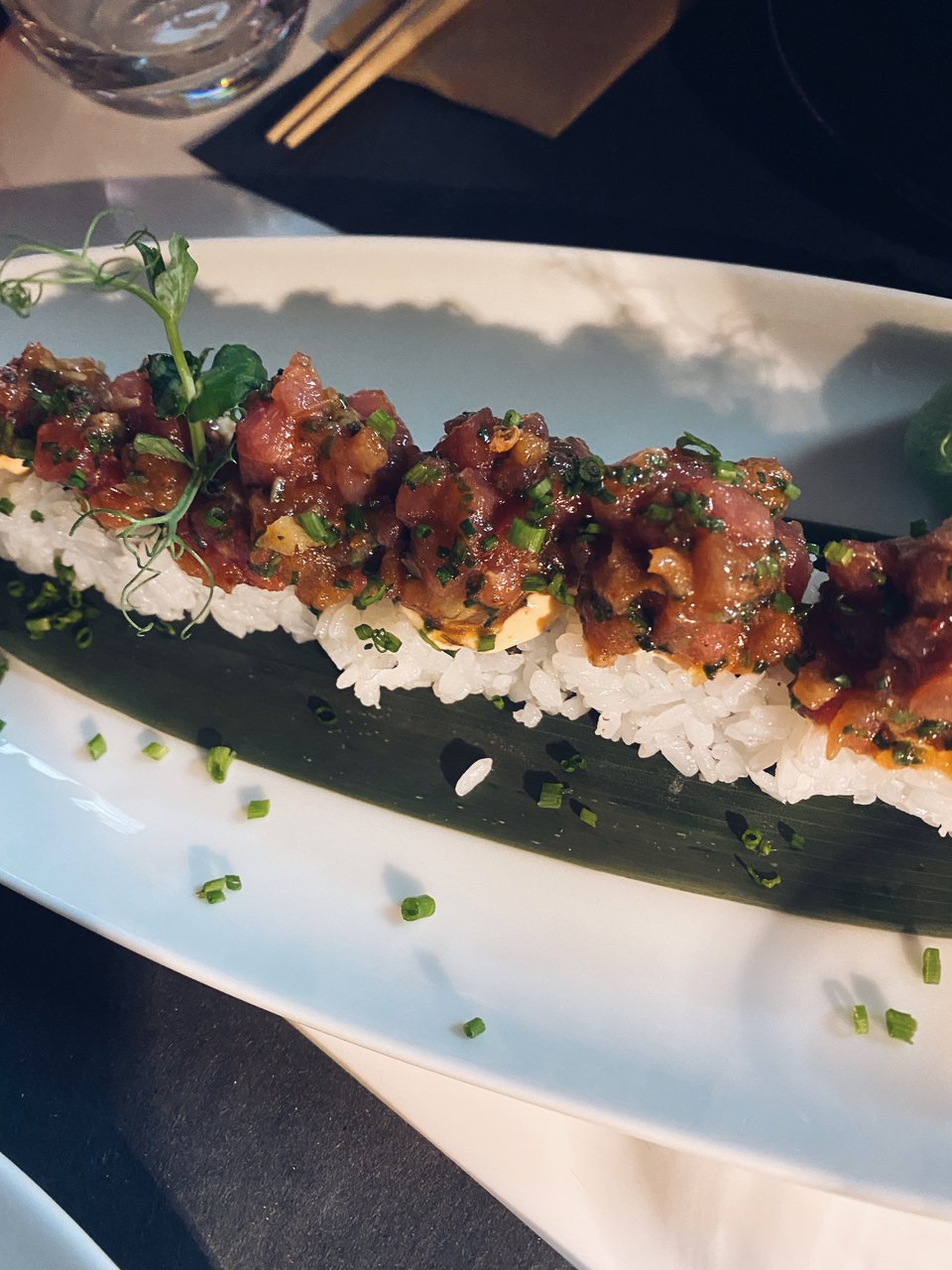 To Spicy Tuna Rolls με το καταπληκτικό ταρτάρ τόνου / Φωτογραφία: Μάνος Λειβαδάρος / iefimerida