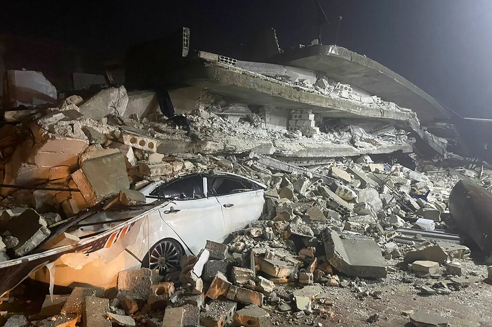 Έπεσαν κτίρια