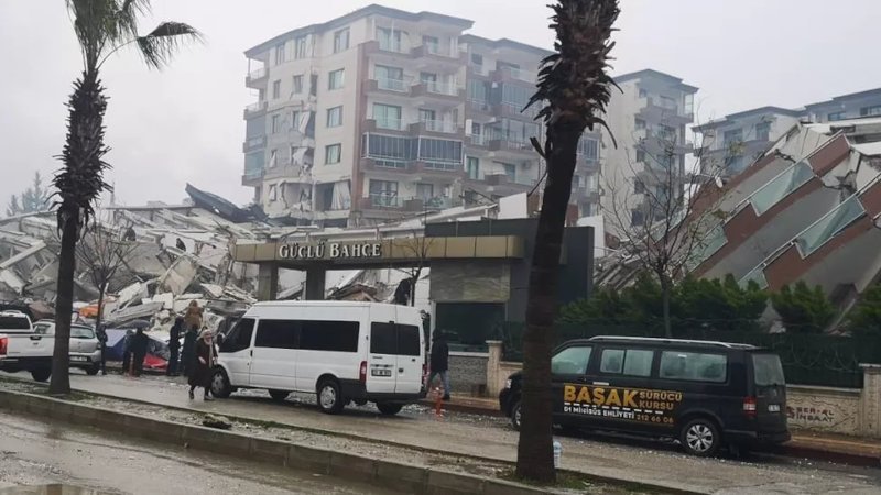 Τα ερείπια πολυκατοικίας που είχε κτιστεί το 2019 στην Αντιόχεια