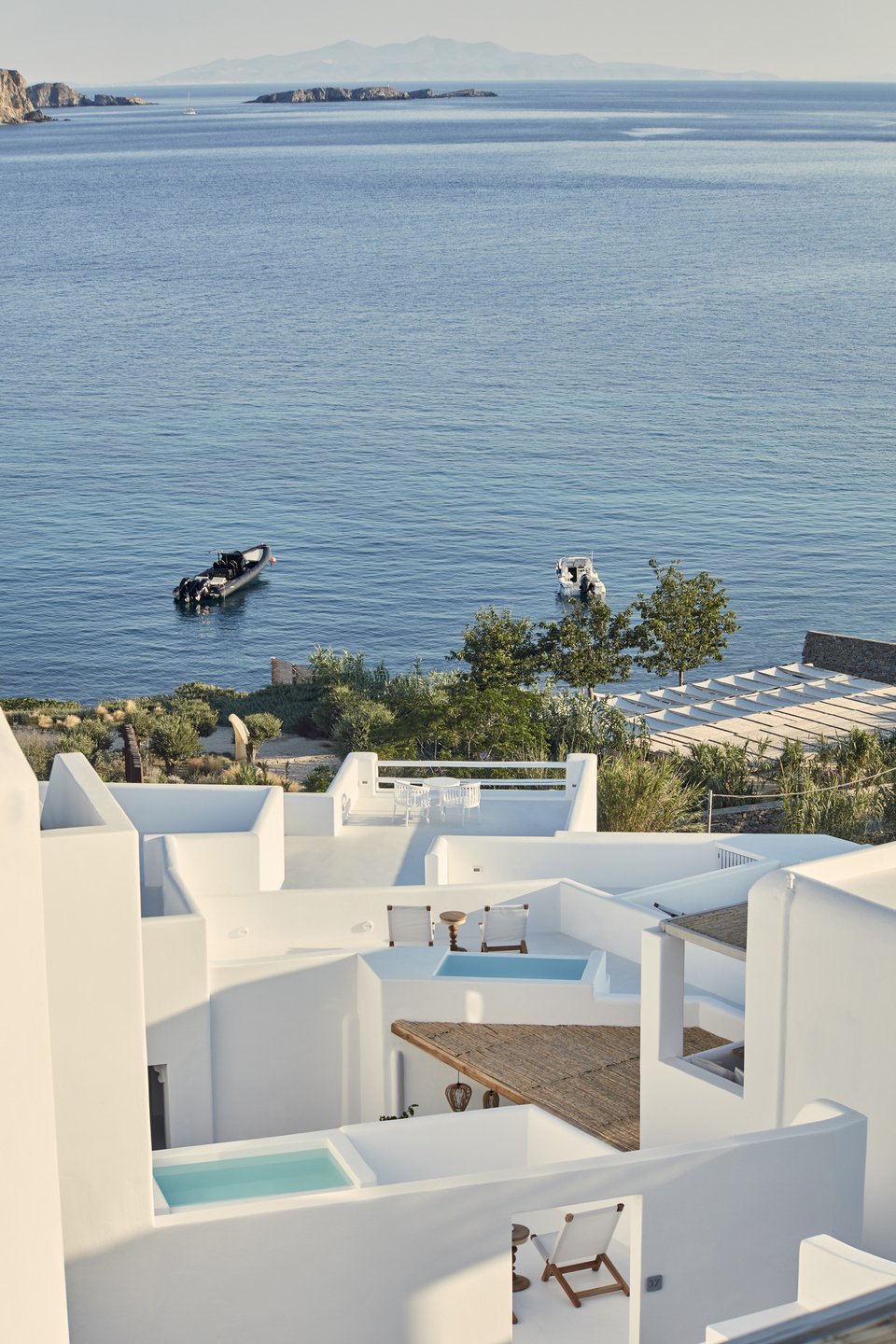 Το ξενοδοχείο Katikies Mykonos απολαμβάνει μια εντυπωσιακή θέα στο Αιγαίο.