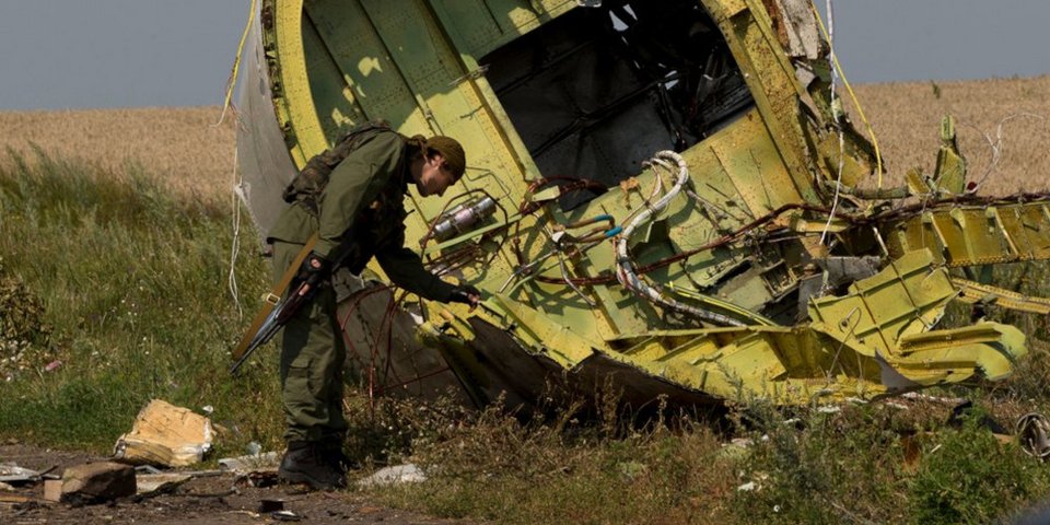 Συντρίμμια της πτήσης MH-17 το 2014/ AP Photos