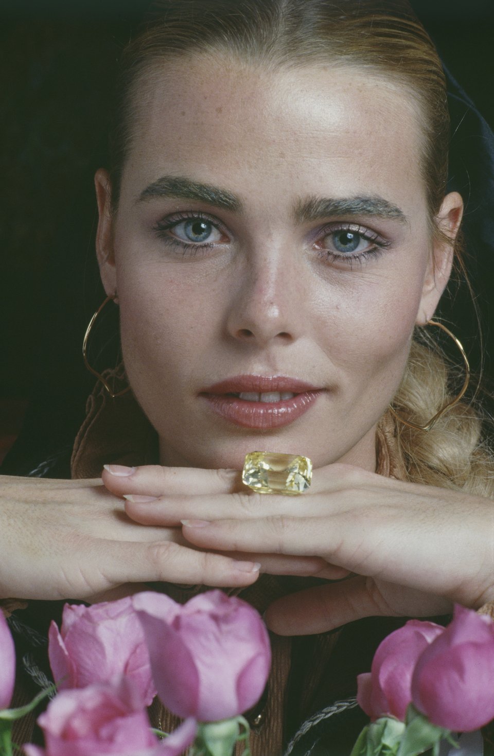 Η Margaux Hemingway με το "Soleil d'Or", ένα διαμάντι 105 καρατίων που δάνεισε ο κοσμηματοπώλης Fred το 1977