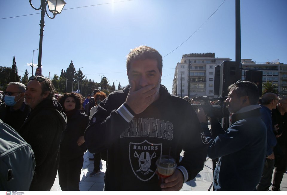 Συγκέντρωση διαμαρτυρίας καλλιτεχνών μπροστά απο την Βουλή/Φωτογραφία ΚΑΜΣΗΣ ΔΗΜΟΣΘΕΝΗΣ ΙΝTIME NEWS