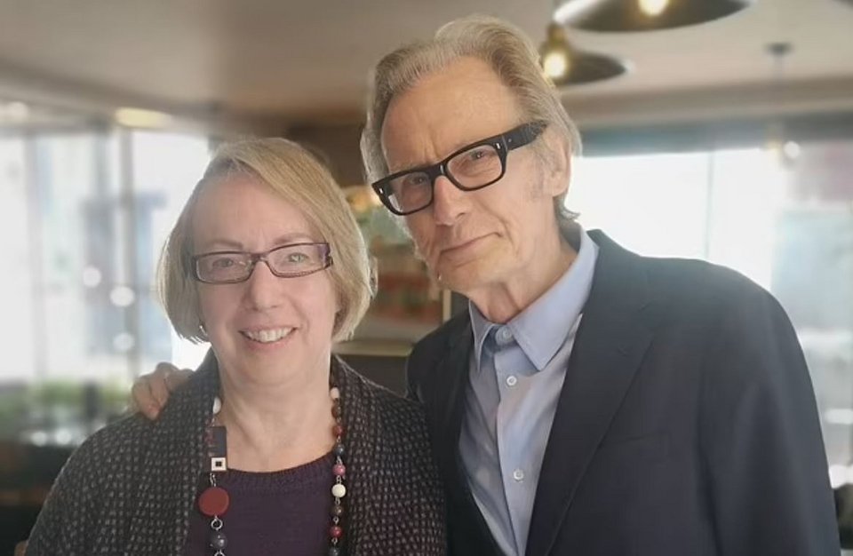 Η 69χρονη Άντις, διηύθυνε τα δημοφιλή εστιατόρια του Μπράιτον Donatello's και Pinnochio's, τα οποία επισκέφθηκαν αστέρια όπως ο Bill Nighy (στη φωτογραφία πάνω με την Addis) και η Katie Price