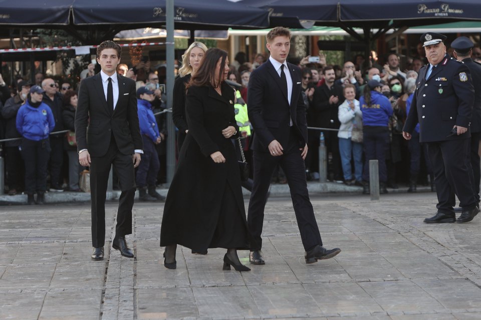 Η πρωτότοκη κόρη του τέως βασιλιά Κωνσταντίνου Αλεξία με τα ανίψια της, παιδιά του Παύλου.