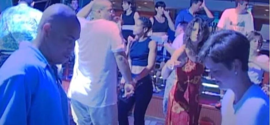 Στα τελευταία γνωστά πλάνα της Amy Lynn Bradley, τη βλέπουμε να χορεύει με τον Yellow.