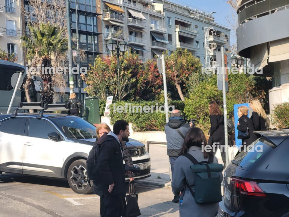 Έφαγαν στο εστιατόριο «Κουκουβάγια» η Αννα Μαρία με τις κόρες της και την Μαρί Σαντάλ