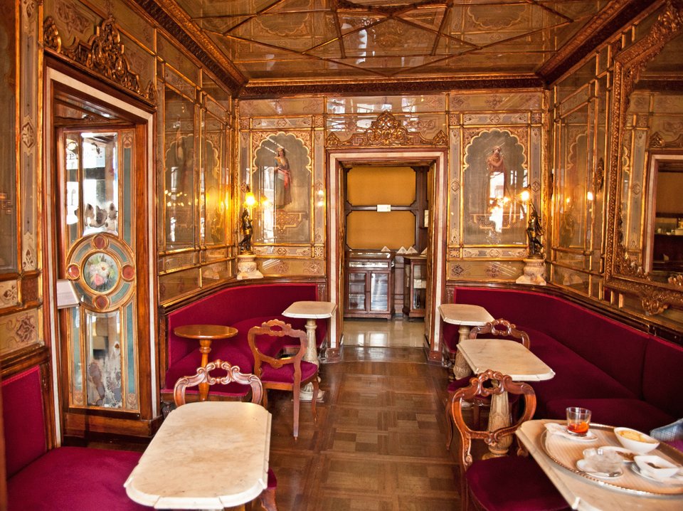 Στο εσωτερικό του Caffe Florian στη Βενετία / Φωτογραφία: Shutterstock