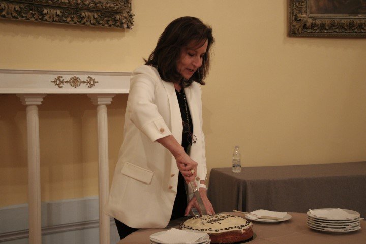 Η Άννα Διαμαντοπούλου κόβει την πίτα του Δικτύου / Φωτογραφία: ΧΡΗΣΤΟΣ ΜΠΟΝΗΣ/EUROKINISSI 